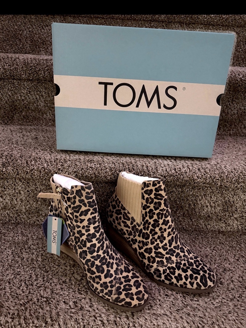TOMS Leopard Print Chelsea Ankle Boots – New with Tags & Box - Picture 2 of 5